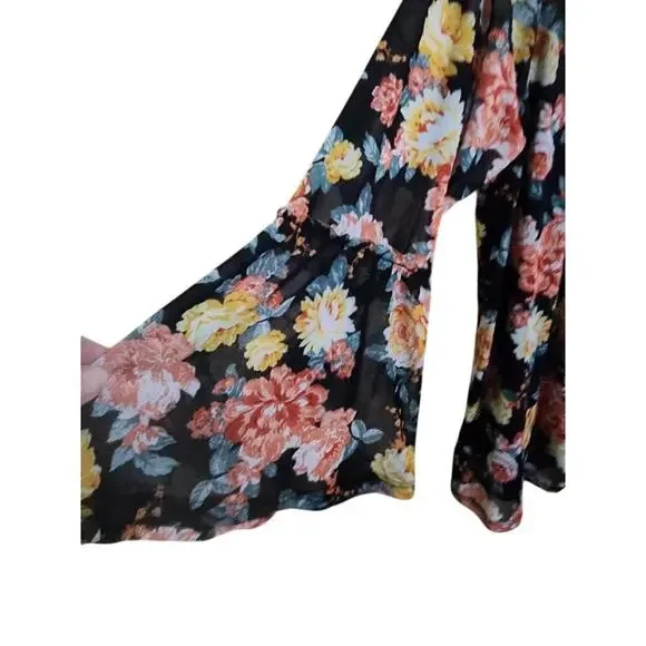 Women's Bobbie Brooks Ladies' Size XL Bell Sleeve Floral Blouse - Picture 3 of 5